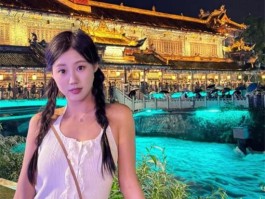 成都高颜值尤物 被男友双指抠到喷溅 口交深喉后入女上骑轮番上阵！